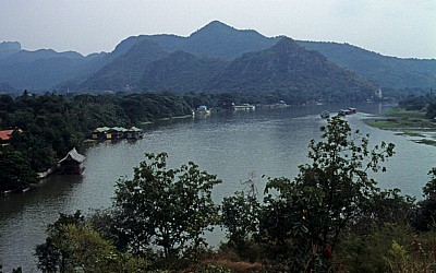 Kwai mit Discobooten - Kanchanaburi