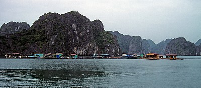 Schwimmendes Dorf - Halong Bay