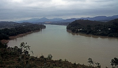Bunker Hill: Blick auf den Parfüm-Fluß - Hue