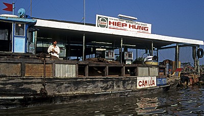 Schwimmende Tankstelle - Chau Doc