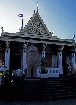 Wat Phnom - Phnom Penh