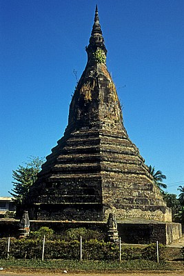 That Dam (Schwarzer Stupa) - Vientiane