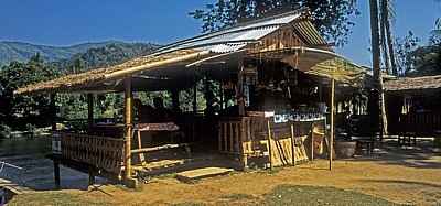 Kleines Restaurant am Nam Song - Vang Vieng