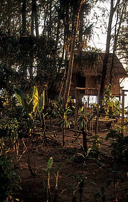 Mai's Quite Zone: Bungalow am Strand - Khao Lak