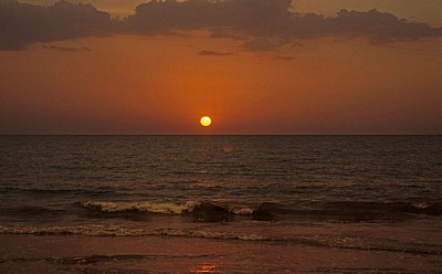 Mai's Quite Zone: Sonnenuntergang über dem Andamanischen Meer - Khao Lak