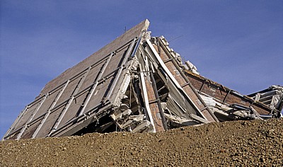 Tegernseer Landstraße (Mittlerer Ring): Überreste des gesprengten Agfa-Hochhauses - München