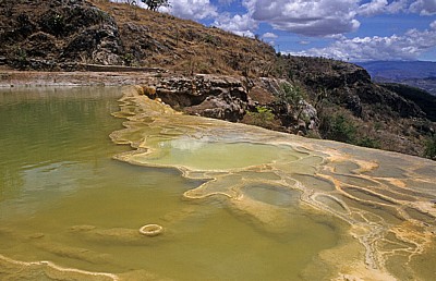 Hierve El Agua - San Isidro Roaguía