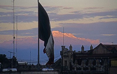 Blick auf den Citlaltépetl (Pico de Orizaba) - Mexiko-Stadt