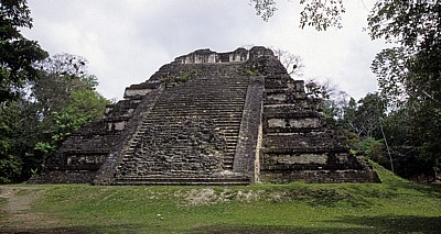 Mundo Perdido (Verlorene Welt): Große Pyramide - Tikal