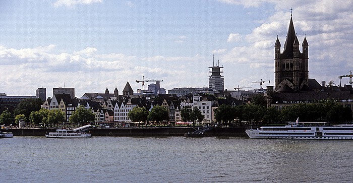 Blick auf den Rhein und das Altstadtufer - Köln