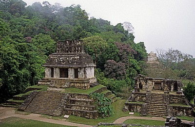 Von links: Templo del Sol (Tempel der Sonne), Templo XIV - Palenque
