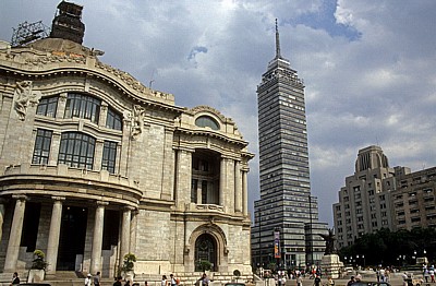 Palacio de Bella Artes (Palast der schönen Künste), Torre Latinoamericana (von links) - Mexiko-Stadt