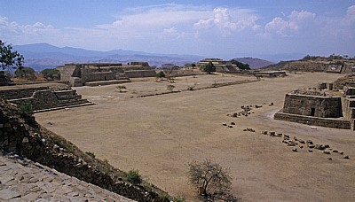 Blick von der Plataforma Sur (Südplattform) - Monte Albán