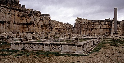 Zeremonial- und Opferhof: Wasserbecken - Baalbek