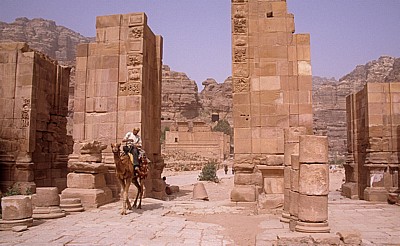 Tor: Kameltreiber - Petra