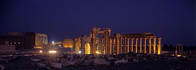 Bogentor (Hadrianstor) und Große Kolonnadenstraße - Palmyra