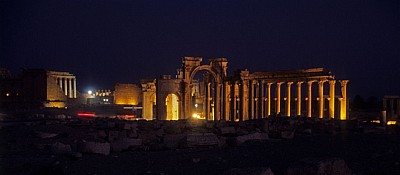 Bogentor (Hadrianstor) und Große Kolonnadenstraße - Palmyra