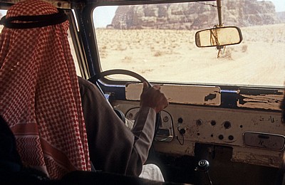 Beduine auf der Jeep-Fahrt durch die Wüste - Wadi Rum