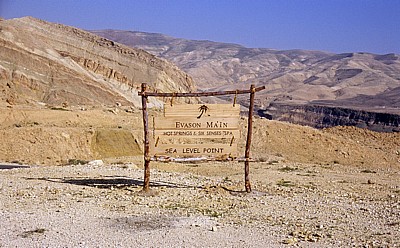 Hinweisschild Sea Level Point - Wadi Zarqa Ma'in