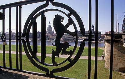 Brückengeländer am Neustädter Elbufer - Dresden