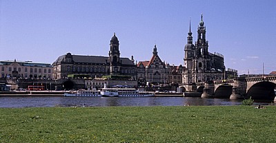 Neustädter Elbufer: Blick auf die Elbe und die Innere Altstadt - Dresden