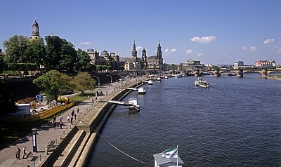 Blick von der Carolabrücke auf Elbe und Innere Altstadt - Dresden