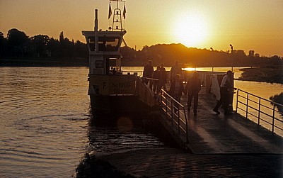 Elbe: Fähre Pillnitz - Kleinzschachwitz (Schloßfähre) - Dresden