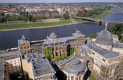 Innere Altstadt: Blick von der Kuppel der Frauenkirche auf Kunstakademie, Ausstellungsgebäude - Dresden
