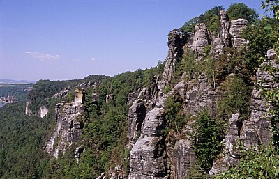 Von links Wartturm und Bastei - Sächsische Schweiz