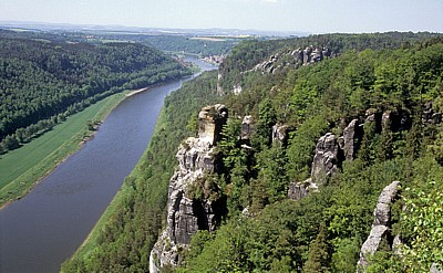 Bastei: Blick auf den Wartturm und die Elbe - Sächsische Schweiz