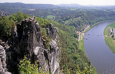 Bastei: Blick auf Rathen - Sächsische Schweiz