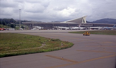 Flughafen Bilbao: Terminal - Bilbao