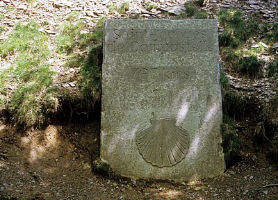 Jakobsweg (Navarrischer Weg): Hinweisstein - Pyrenäen (F)