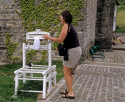 Mechanische Wäscheschleuder an der kirchlichen Herberge - Roncesvalles