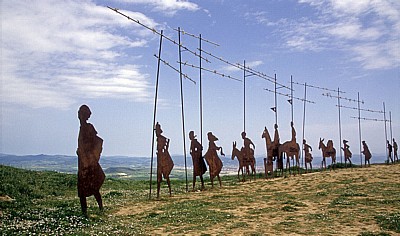 Jakobsweg (Navarrischer Weg): Pilgerzug  - Alto del Perdón