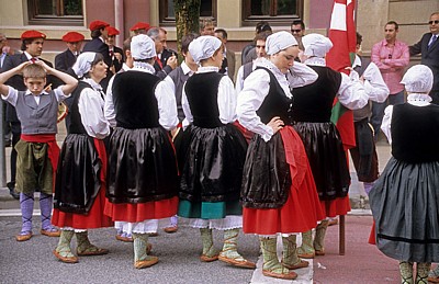 Fest “Virgen del Puy“: Volkstänzer - Estella