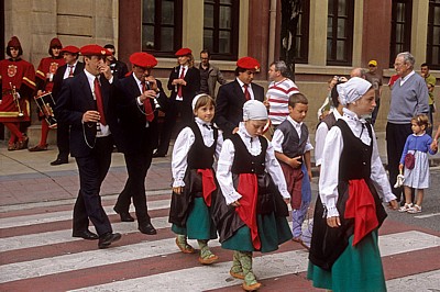 Fest “Virgen del Puy“: Tänzer und Musikanten - Estella