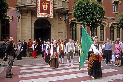 Fest “Virgen del Puy“: Volkstanzgruppe - Estella
