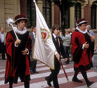 Fest “Virgen del Puy“: Trachten - Estella
