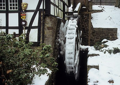 Wassermühle: Vereistes Wasserrad - Bad Essen