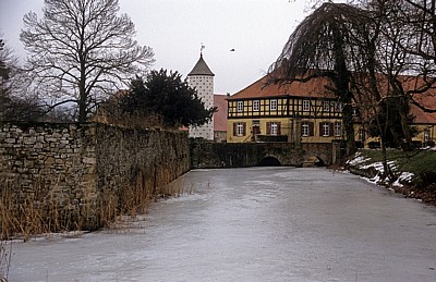 Schloß Hünnefeld: Blick auf Taubenturm und Alte Rentei - Bad Essen