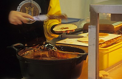 Markt: Herstellung von Stropwaffeln - Enschede