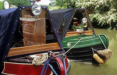 Grand Union Canal Leicester Line: Narrowboats - Crick
