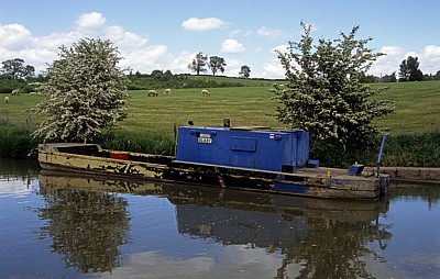 Grand Union Canal Leicester Line: Narrowboat - Crick