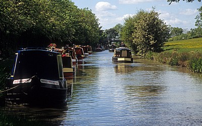 Grand Union Canal Leicester Line: Narrowboats - Crick