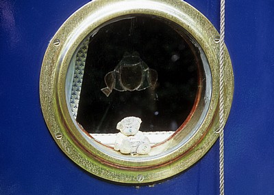 Narrowboat: Bullauge mit Teddy - Crick