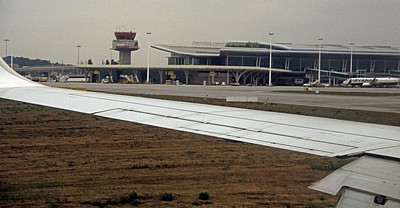 Flughafen Porto Francisco Sá Carneiro: Tower und Terminal - Porto