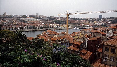 Blick auf Vila Nova de Gaia und den Douro - Porto