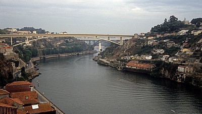 Rio Douro mit Ponte do Infante, Ponte D Maria Pia und Ponte de S João - Porto