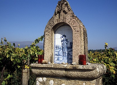 Jakobsweg (Caminho Português): Bildstock mit Pilgermotiv - Facha